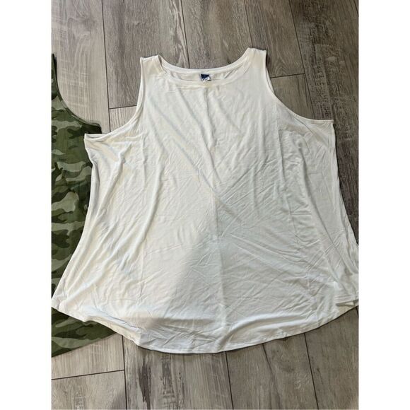 Old Navy plus size bundle of tank tops white black camo green size 3X - Picture 6 of 7